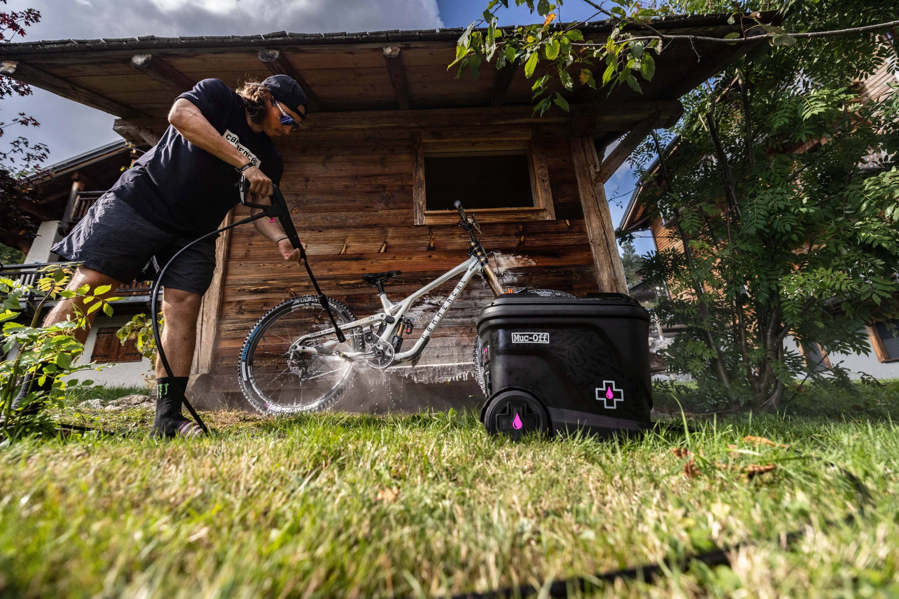 MUC-OFF Mobile Pressure Washer Starter Bundle - Image 14